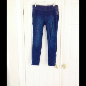 Cabi blue jeans elastic waist side zipper closure