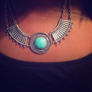 Turquoise stoned necklace