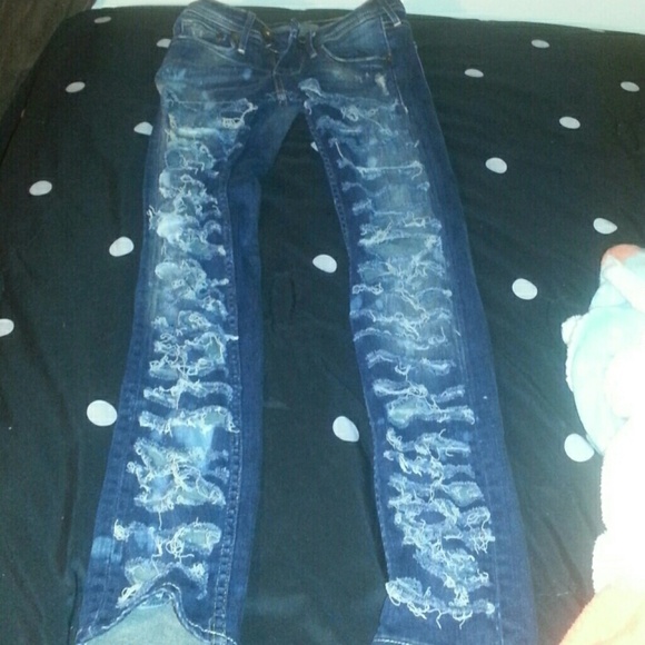 distressed/ ripped jeans