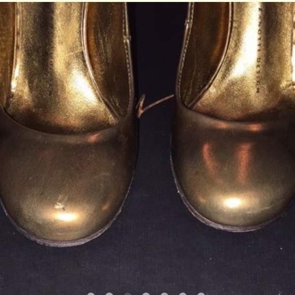 Shoes - Picture 2 of 4