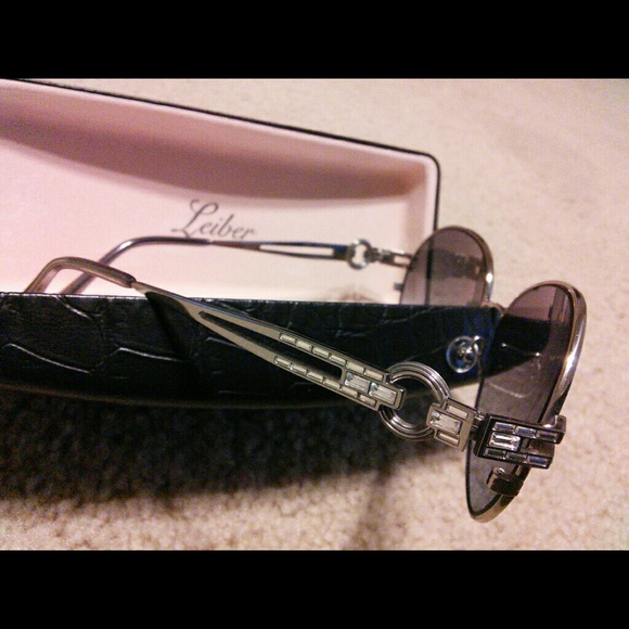 Judith Leiber Accessories - 🍾🍾Judith Leiber HOST PICK👏Art Deco Sunnies🎉
