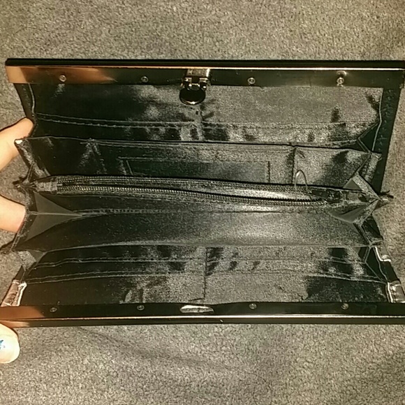 Chevron Accordion-style Wallet - Picture 3 of 3