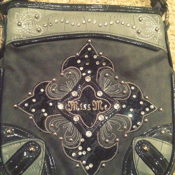 NEW MISS ME BUCKLE PURSE👠👑💋