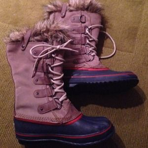Sorrel size nine women's snow boots in excellent