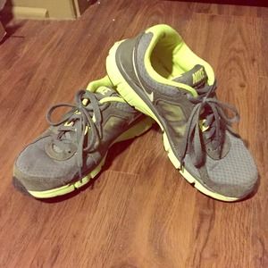 Nike Dual Fusion ST2