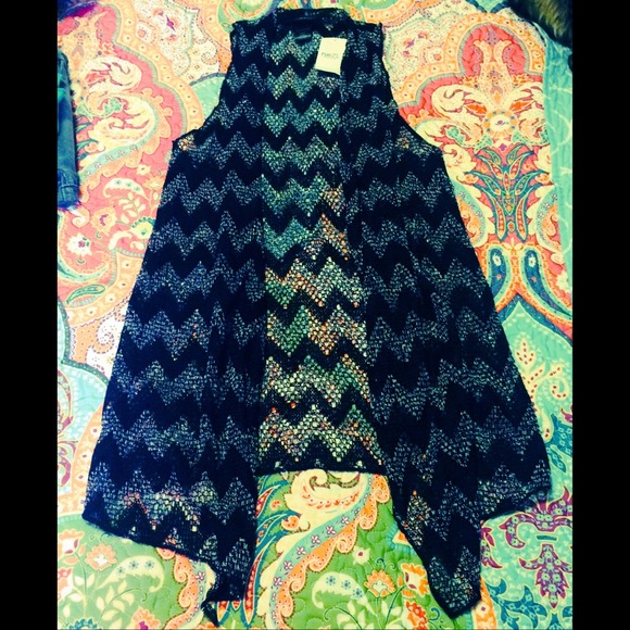 💀B&W lace vest💀