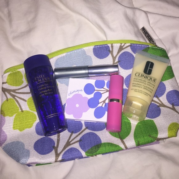 CLINIQUE Makeup Bag With to-go Make up!