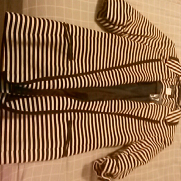 Blazer - Picture 3 of 8