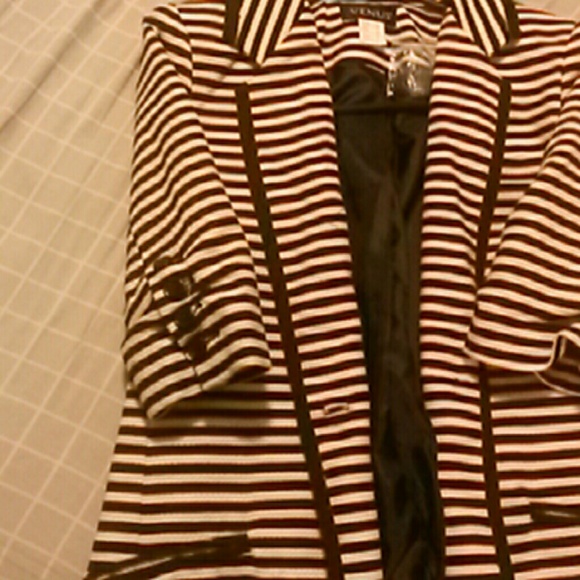 Blazer - Picture 6 of 8