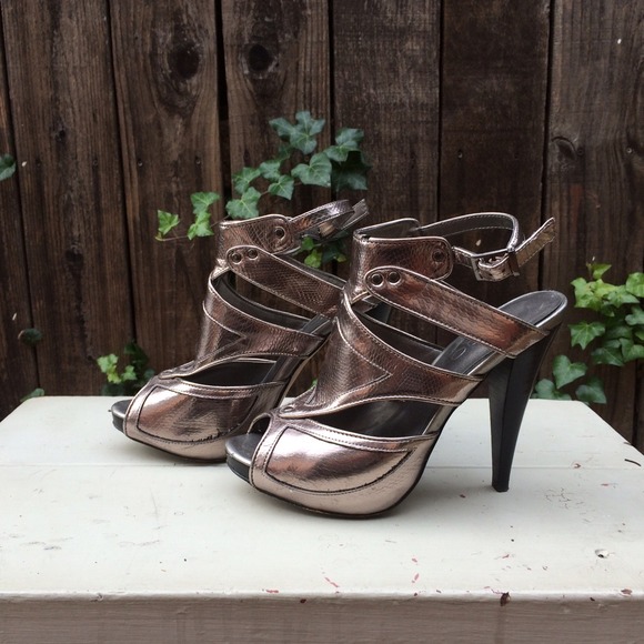 ALDO SILVER HEELS size 6.5 - Picture 1 of 4