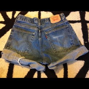 High waisted Levi shorts