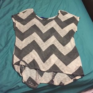 white & gray chevron print shirt w/ bow on back