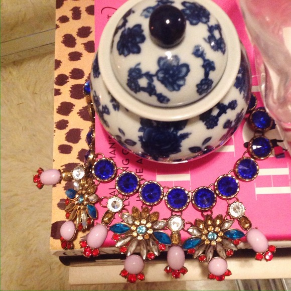 Multi color statement necklace - Picture 3 of 4