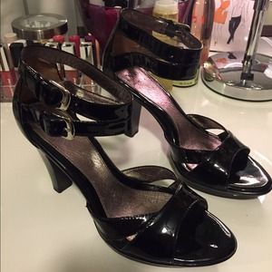 Sofft ankle strap peep toe size 9