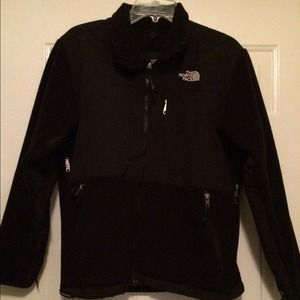 🎊SOLD🎉Black NorthFace Denali (Women's Medium)
