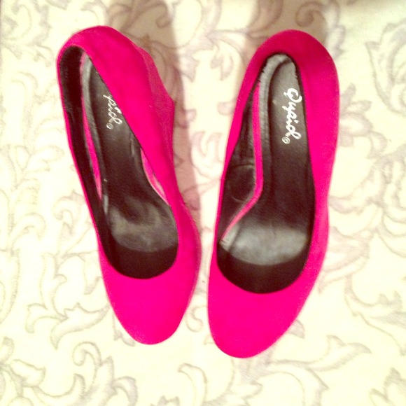 Qupid Shoes - Qupid Hot Pink Wedges!