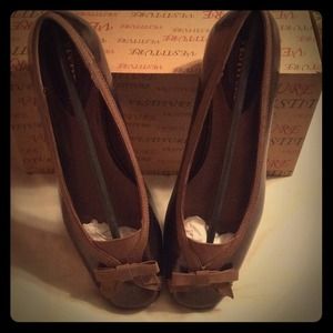 Brown ballet flats