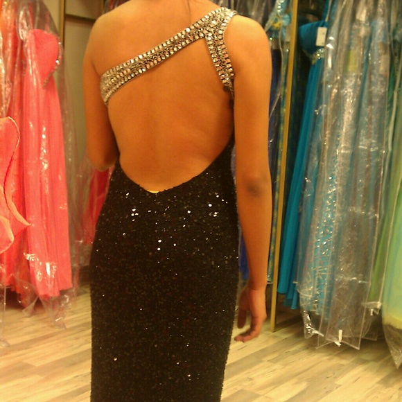 Black sequin prom dress - Picture 2 of 4