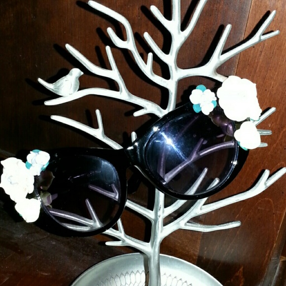 πBOGO 50%ππHPπCelebrity 3D Floral Sunglasses - Picture 2 of 4