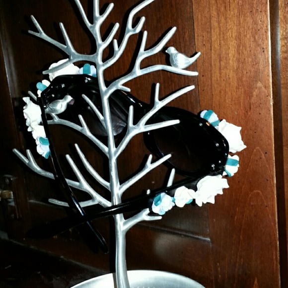 πBOGO 50%ππHPπCelebrity 3D Floral Sunglasses - Picture 3 of 4