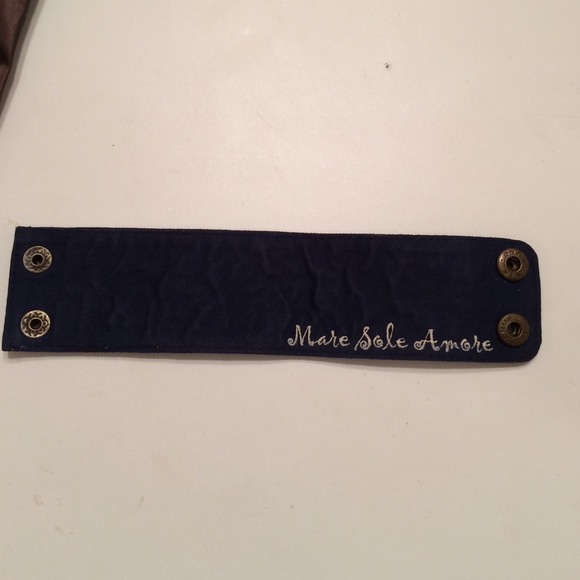 Organic beaded bracelet with crystals - Picture 2 of 3