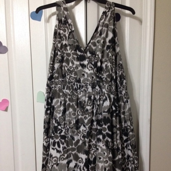 Gray and white cinched waist dress