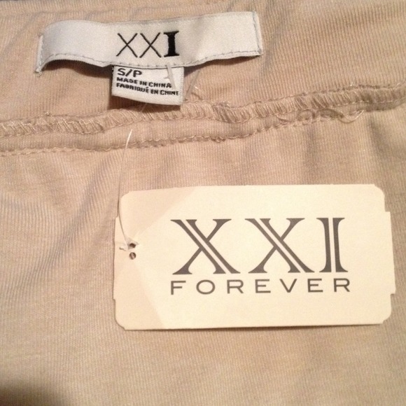 F21 skirt 💅 - Picture 4 of 6