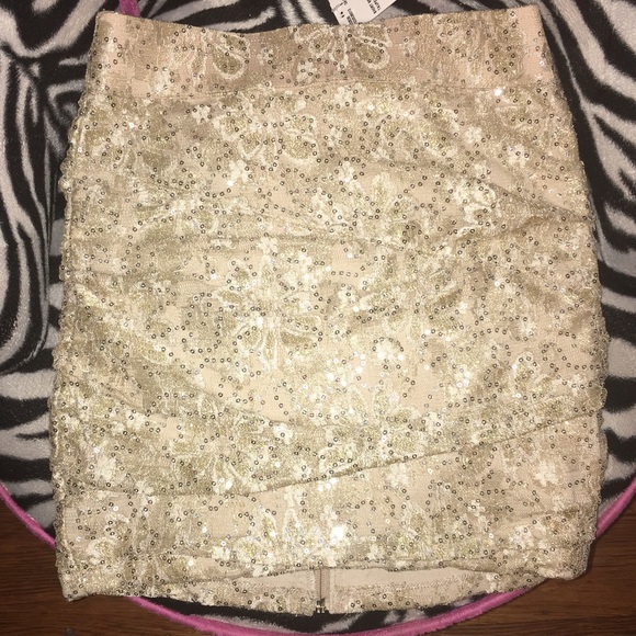 F21 skirt 💅 - Picture 2 of 6