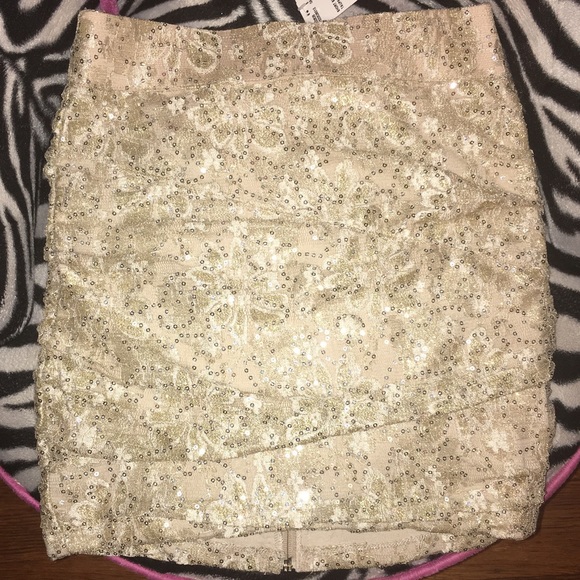 F21 skirt 💅 - Picture 5 of 6