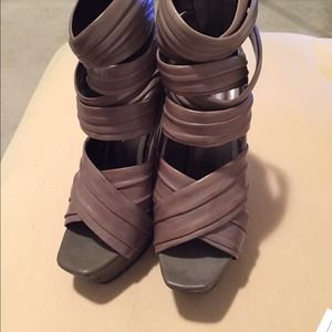 Jessica Simpson wedge