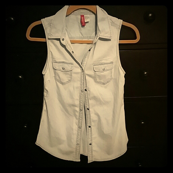 Light denim sleeveless top! H&M size 4