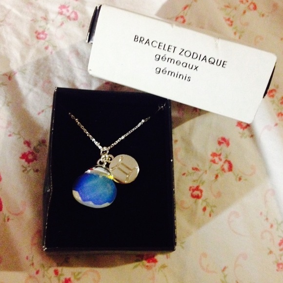 🎉SALE🎉 NWT Avon Gemini bracelet