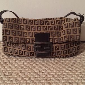 ON HOLD- REDUCED💥FENDI Baguette Purse