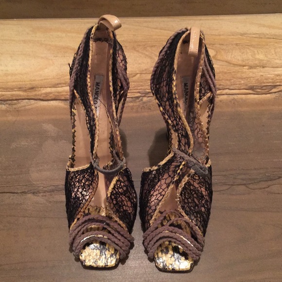 Manolo Blahnik Lace Heels 39