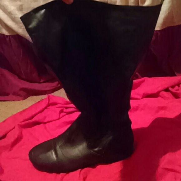 Boots - Picture 1 of 2