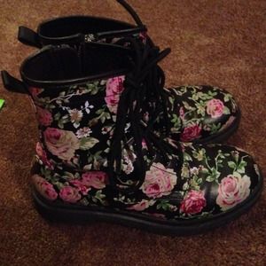 Doc marten dupes - floral