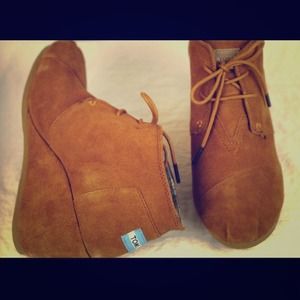 TOMS chestnut desert wedges