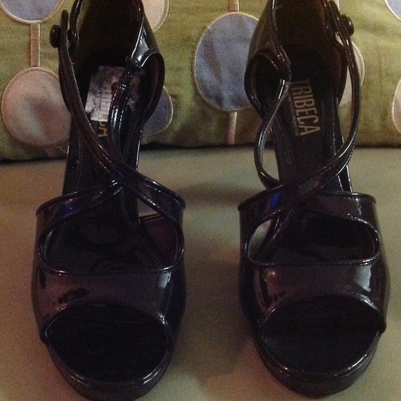 Kenneth Cole Shoes - 🌹🌹NWOT Black Patent Criss Cross Heels🌹🌹