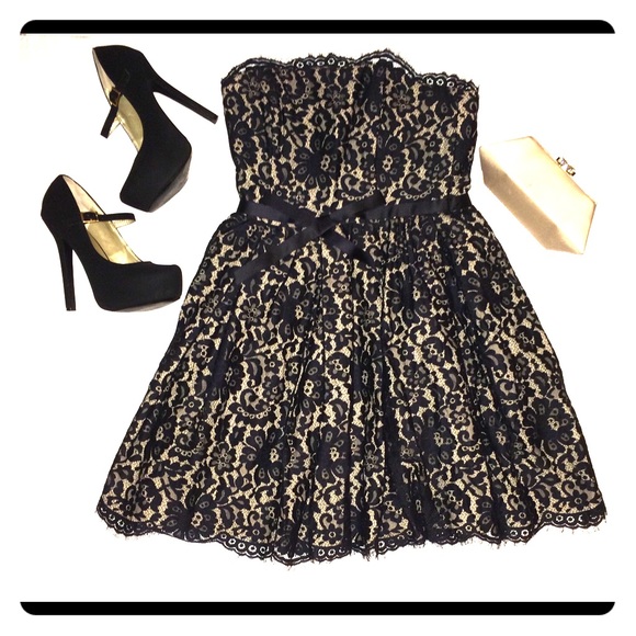 Robert Rodriguez Dresses & Skirts - Robert Rodriguez Black and Nude Lace Dress