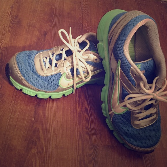 Blue/green Nike dual fusion