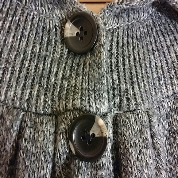 Grey two button Sweater - Picture 2 of 3