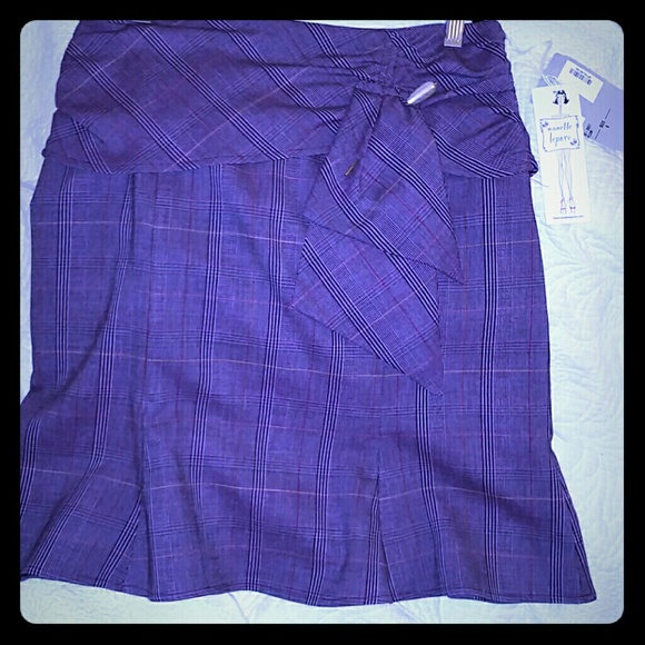 Nanette Lapore Beautiful fluted skirt in plum