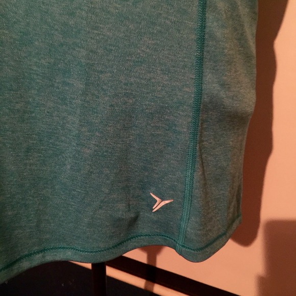 Active by Old Navy semi-fitted workout t-shirt - Picture 3 of 3