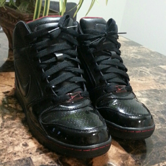 AIR PRESTIGE II HIGH
BLACK/BLACK- VARSITY RED - Picture 2 of 4