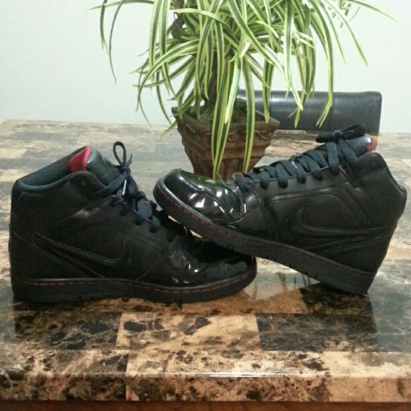 AIR PRESTIGE II HIGH
BLACK/BLACK- VARSITY RED - Picture 4 of 4