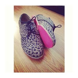 Retro leopard shoes