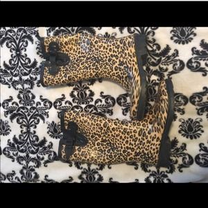 LEOPARD RAIN BOOTS!