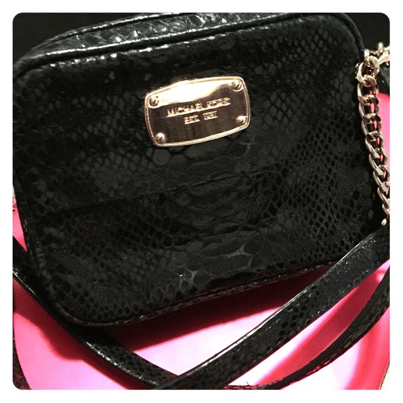 Michael kors cross body bag. Barely used.