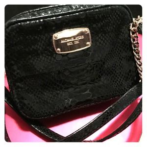 Michael kors cross body bag. Barely used.