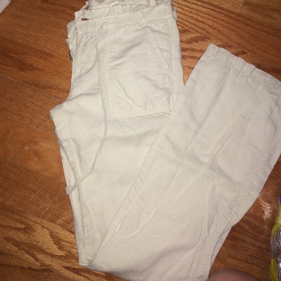 AMERICAN EAGLE tan linen pants.